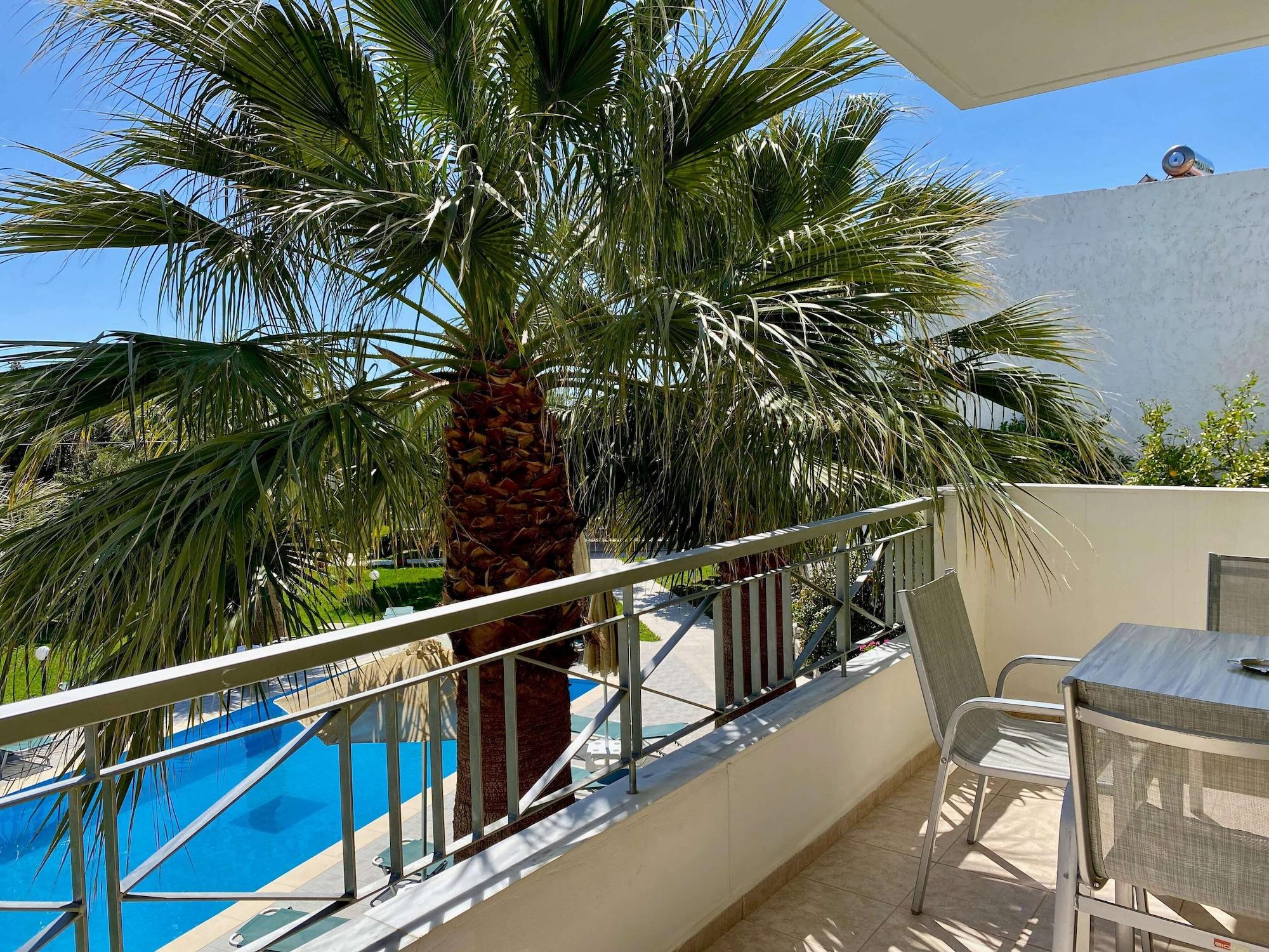 Manolis Apartments Плакиас Екстериор снимка
